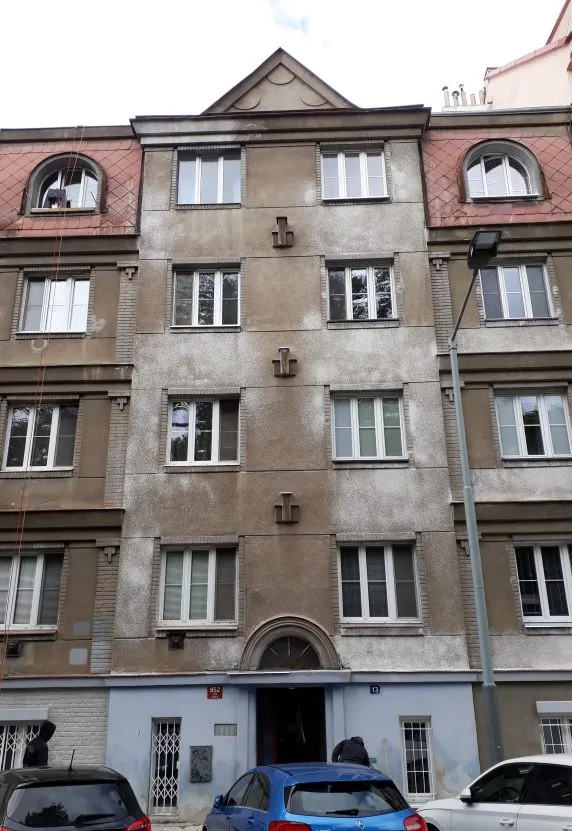 Kompletní oprava fasády, Praha 8 — před opravou