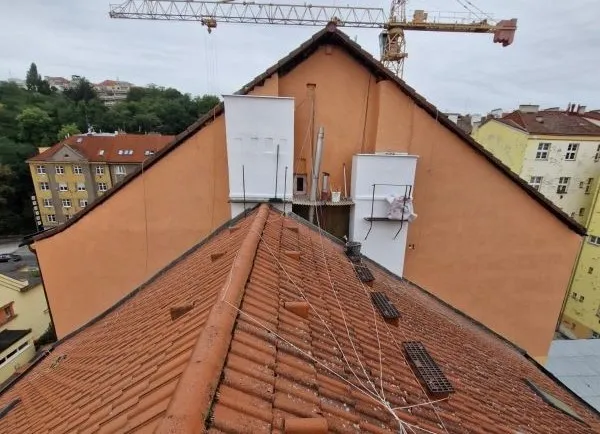 Oprava štítu a komínů, Praha 4 — po opravou