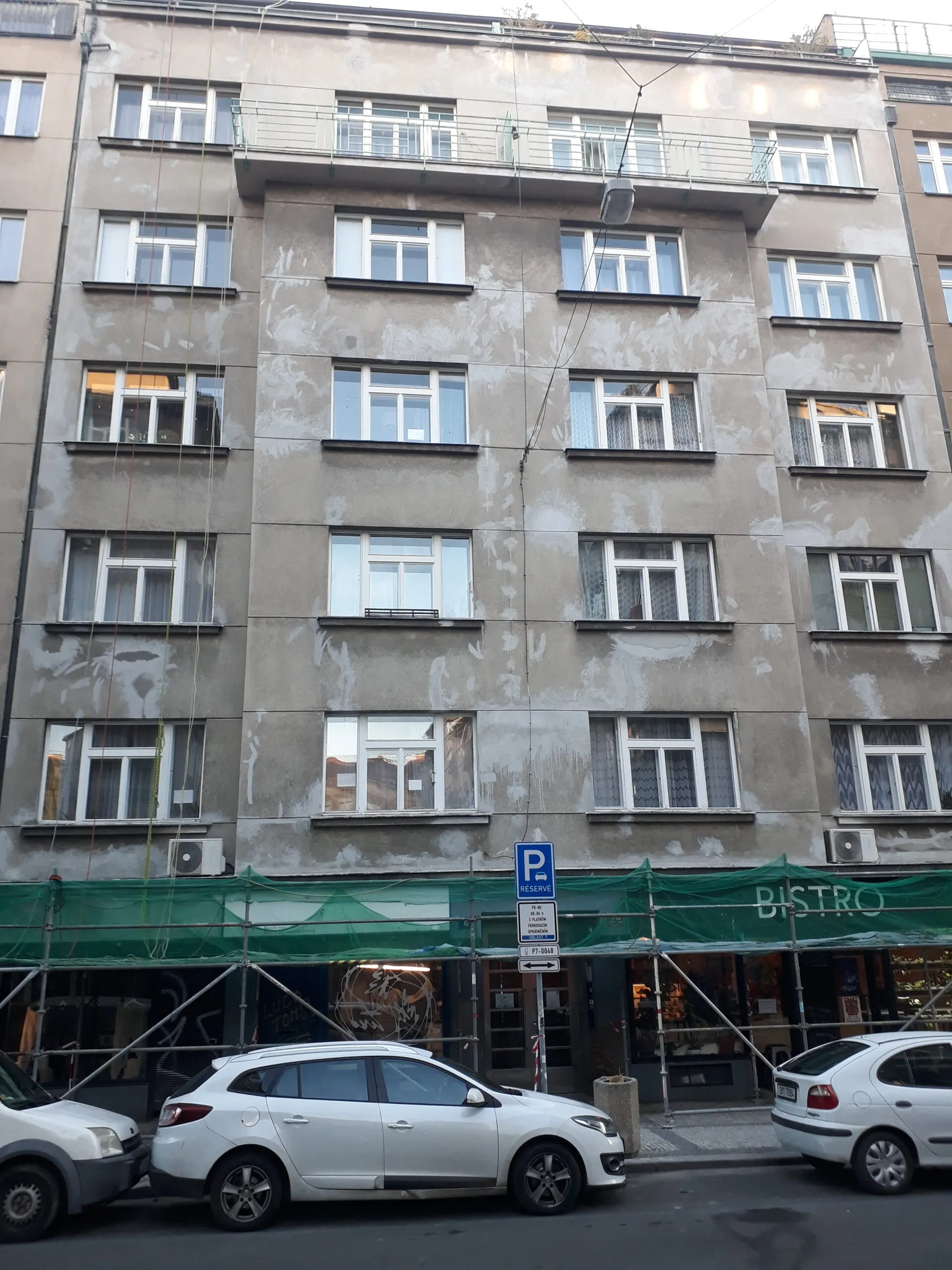 Opravený činžovní dům ve Veverkově ulici v Holešovicích