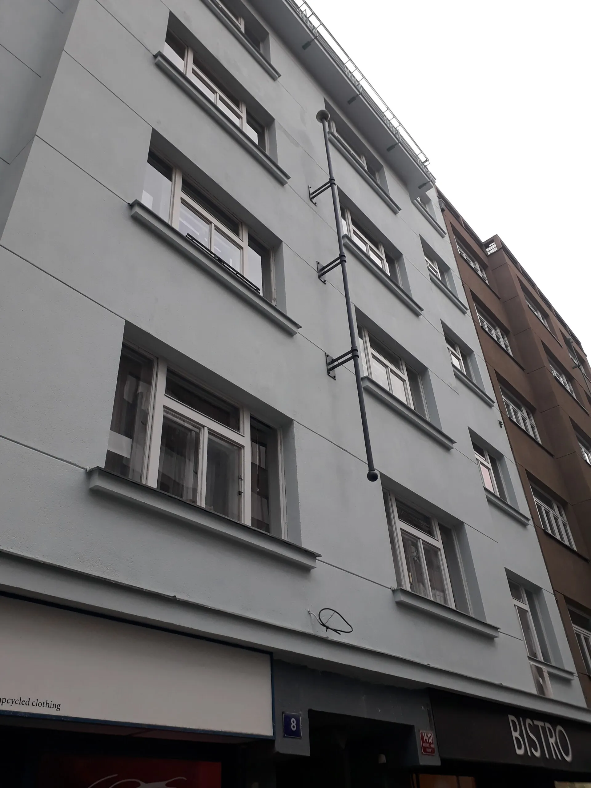 Výměna vzduchotechniky ve světlíku, Praha 7 — před opravou