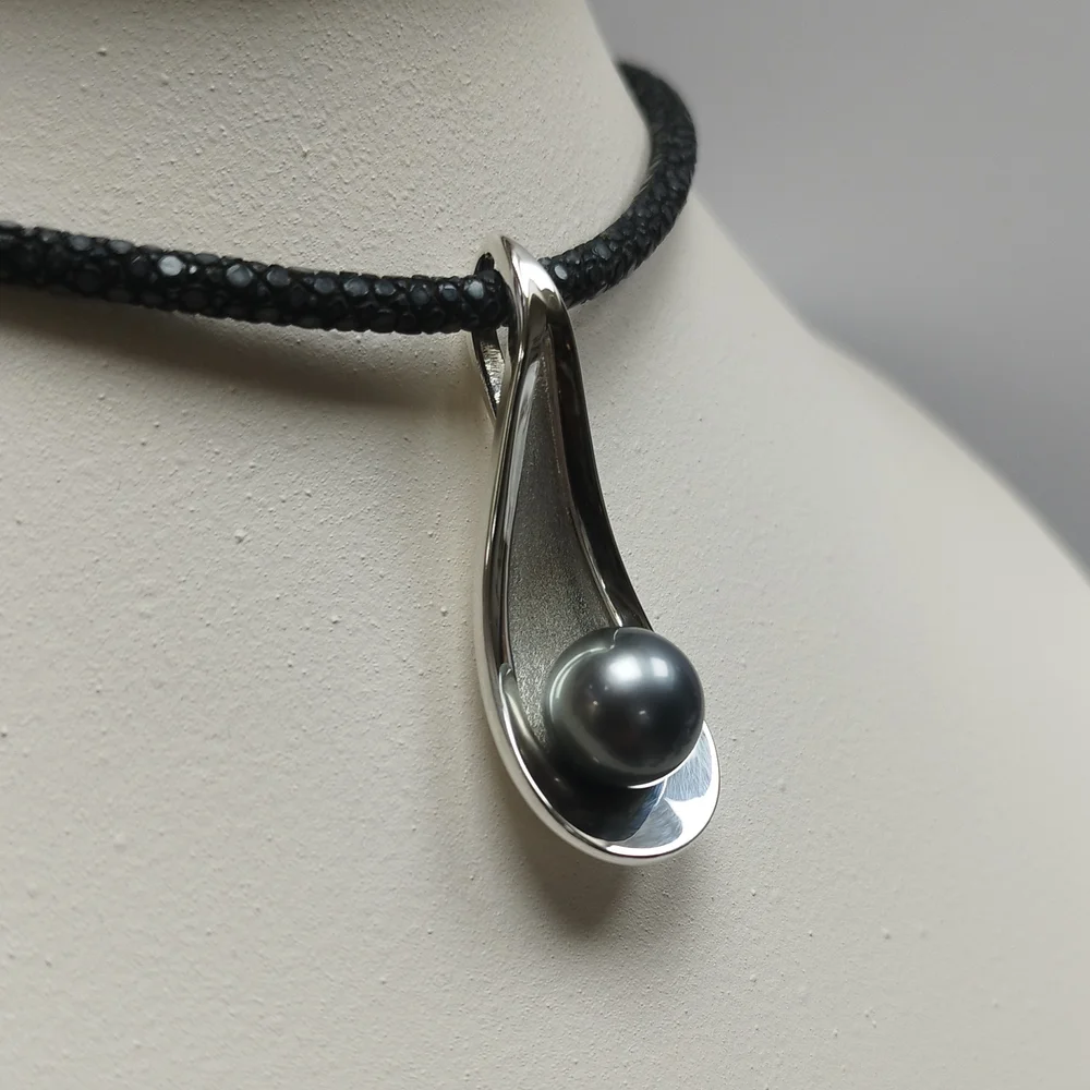 Přívěsek Kapka na krku