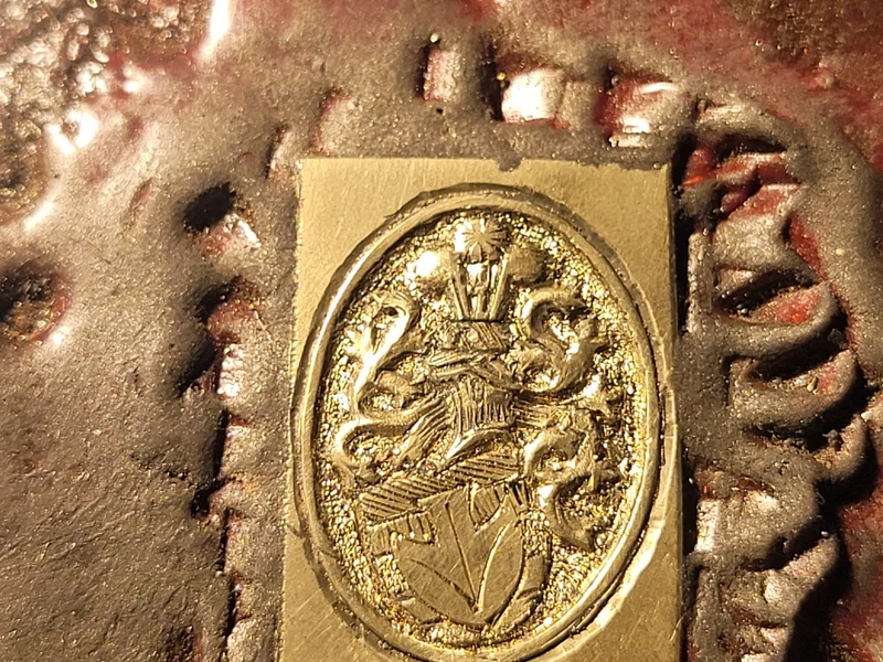 Zlatá erbovní pečeť — detail